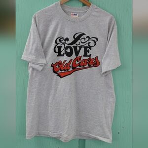 Graphic Light Gray Tee with Vintage Font "I Love Old Cars"